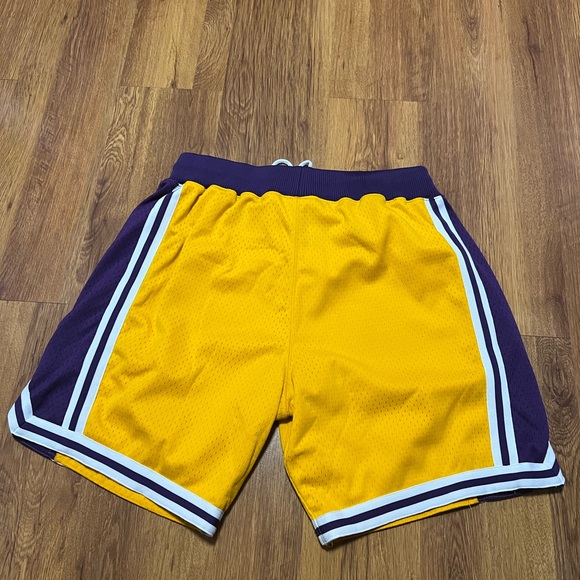 Pre-Loved Mitchell & ness La lakers 1996-1997 authentic shorts Size 48 XL - Picture 6 of 7